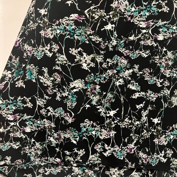 #31 SIMPLY VERA WANG • RUFFLE NECK • GARDEN FOLIAGE TOP - Picture 5 of 6